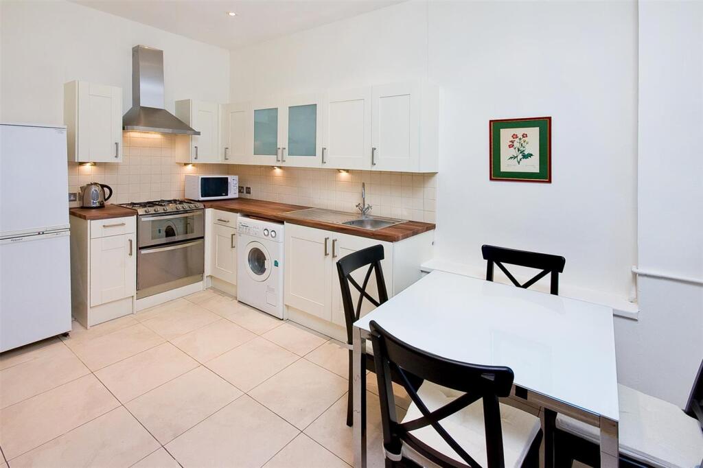 Apartment in London, Royal Borough of Kensington and Chelsea - More