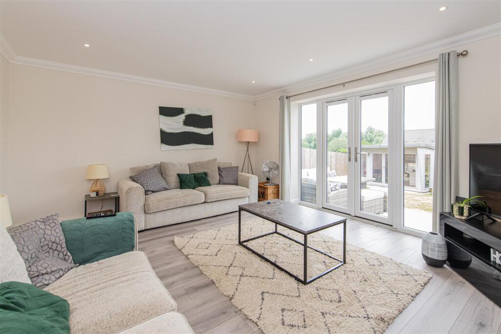 House in Kettering, Brambleside - More