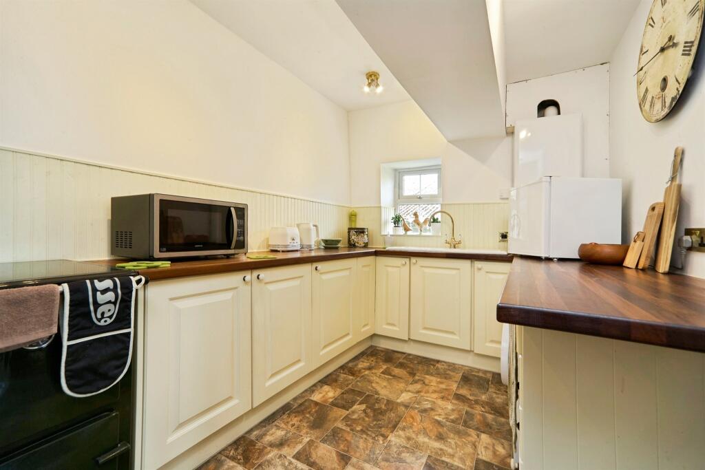 Apartment in Bradford - View 5
