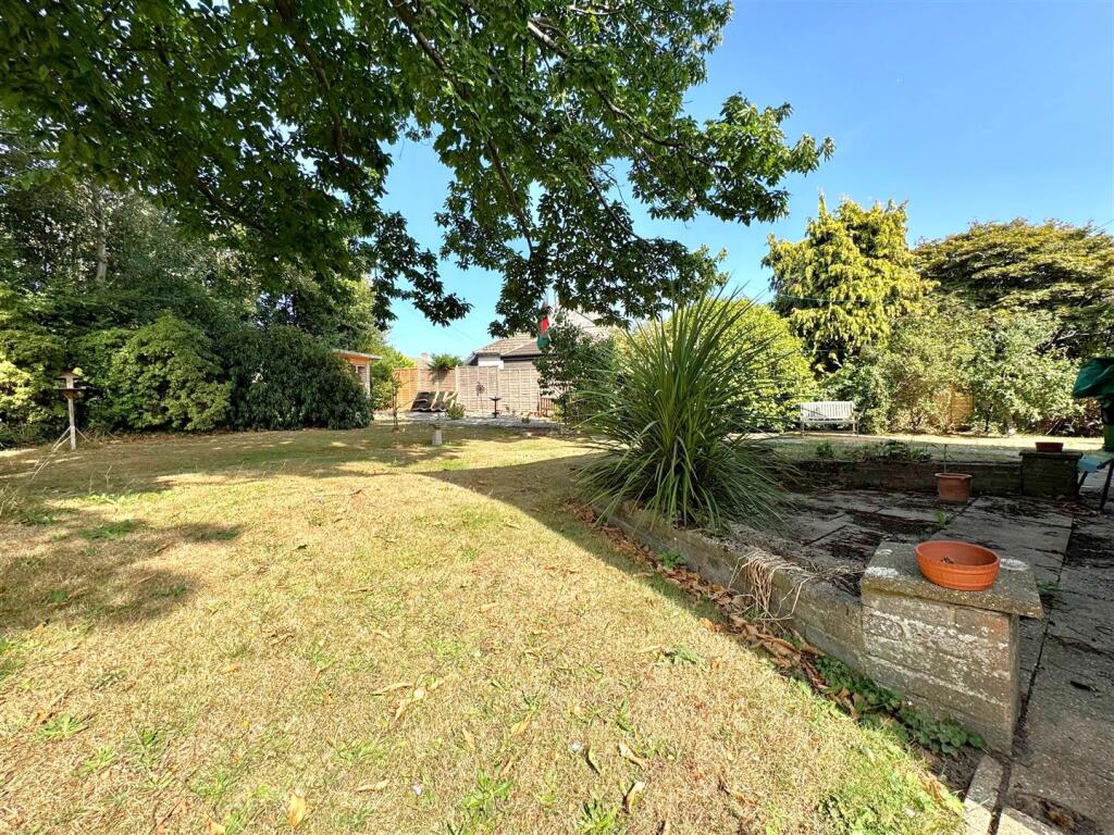 St. Pauls Road, Sarisbury Green photo 2