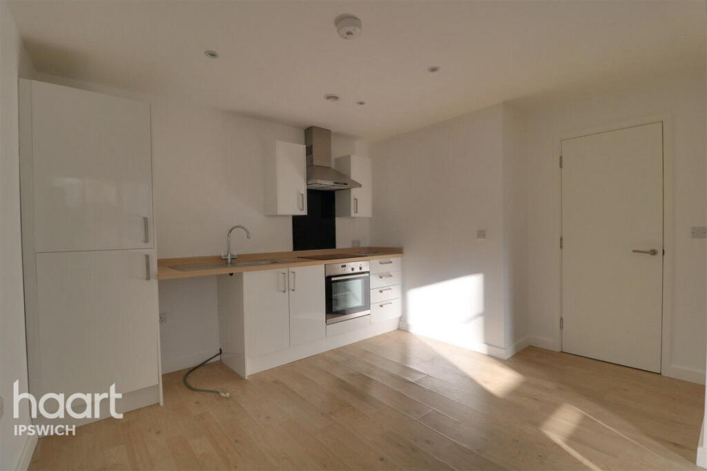 Apartment in Ipswich, Stoke - View 2