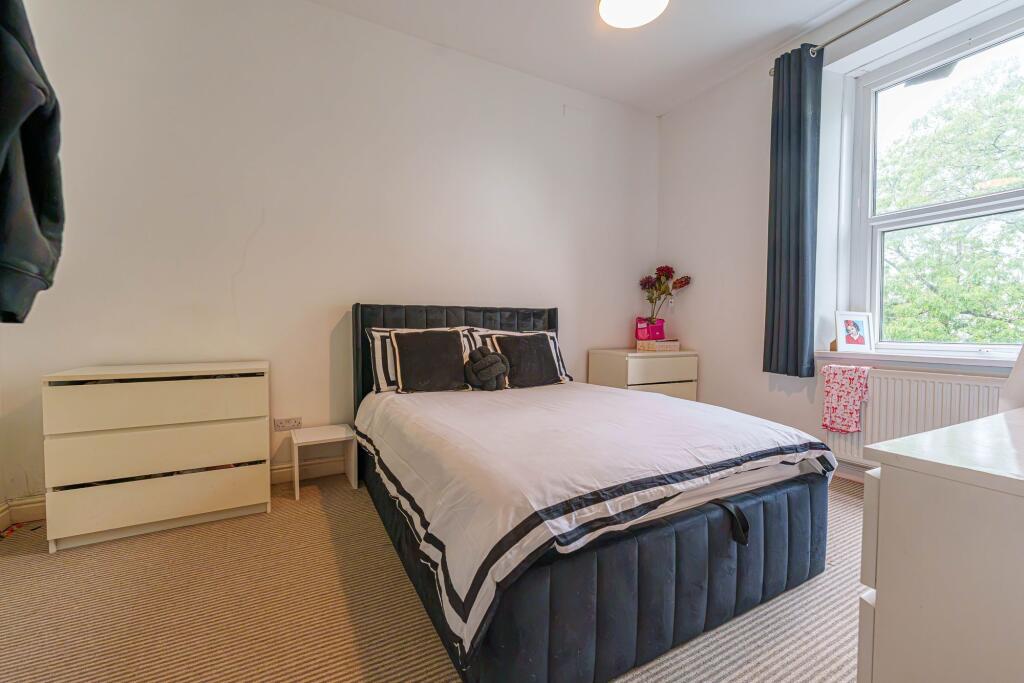 Apartment in Newport - View 4