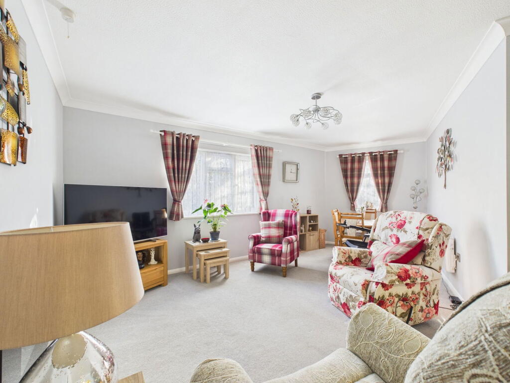 Freshbrook Court, Freshbrook Road, Lancing, BN15 8DT photo 2