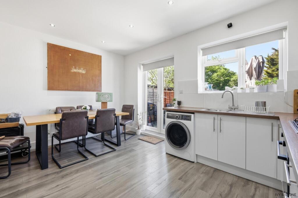 Bridport Avenue, Romford, Greater London, RM7 photo 4