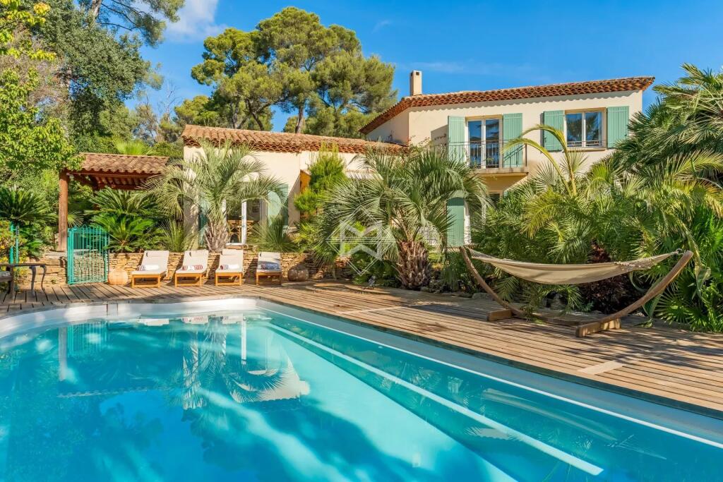 Main image of property: Provence-Alps-Cote d`Azur, Var, La Londe-les-Maures