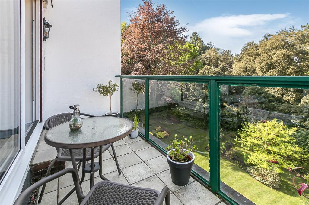 3-bed flat on Avalon, Poole, Dorset, BH14, £550,000