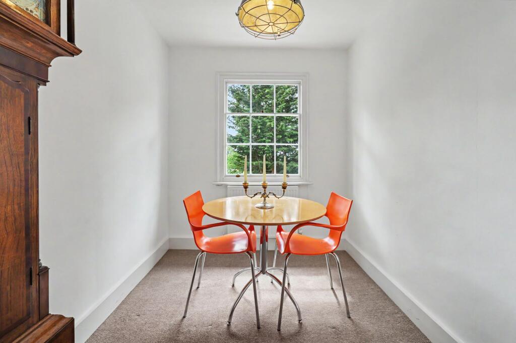 Apartment in Kingston upon Thames - More