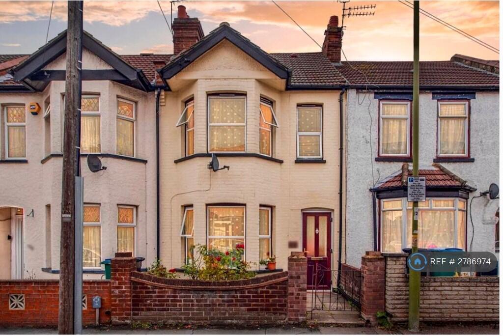 Main image of property: Queens Avenue, Watford, WD18