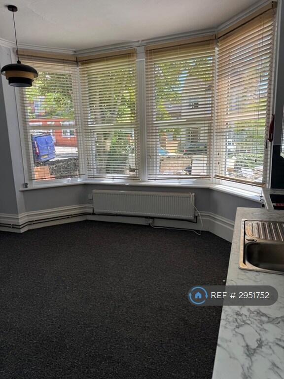 Apartment in Southend-on-Sea - View 2