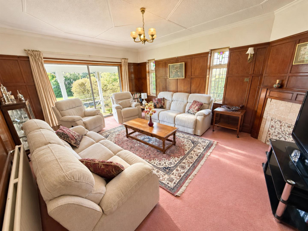 Plymyard Avenue, Bromborough, Wirral photo 4