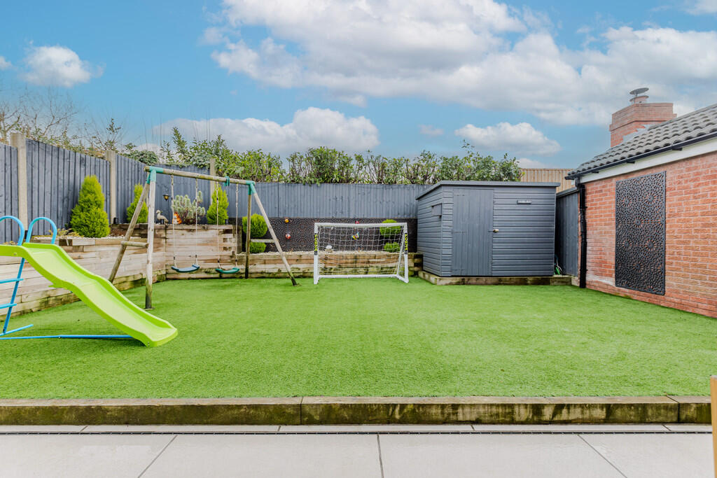 3-bed detached on Hill View Rise, Northwich, £285,000