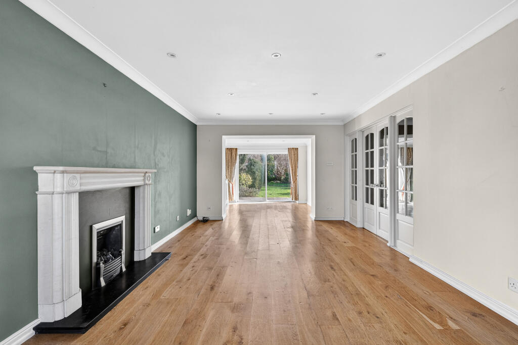 House in Twickenham - More