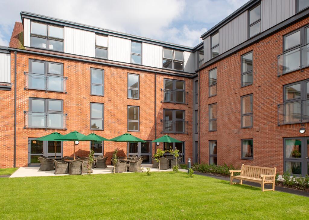Violet Place, Bagshot photo 4