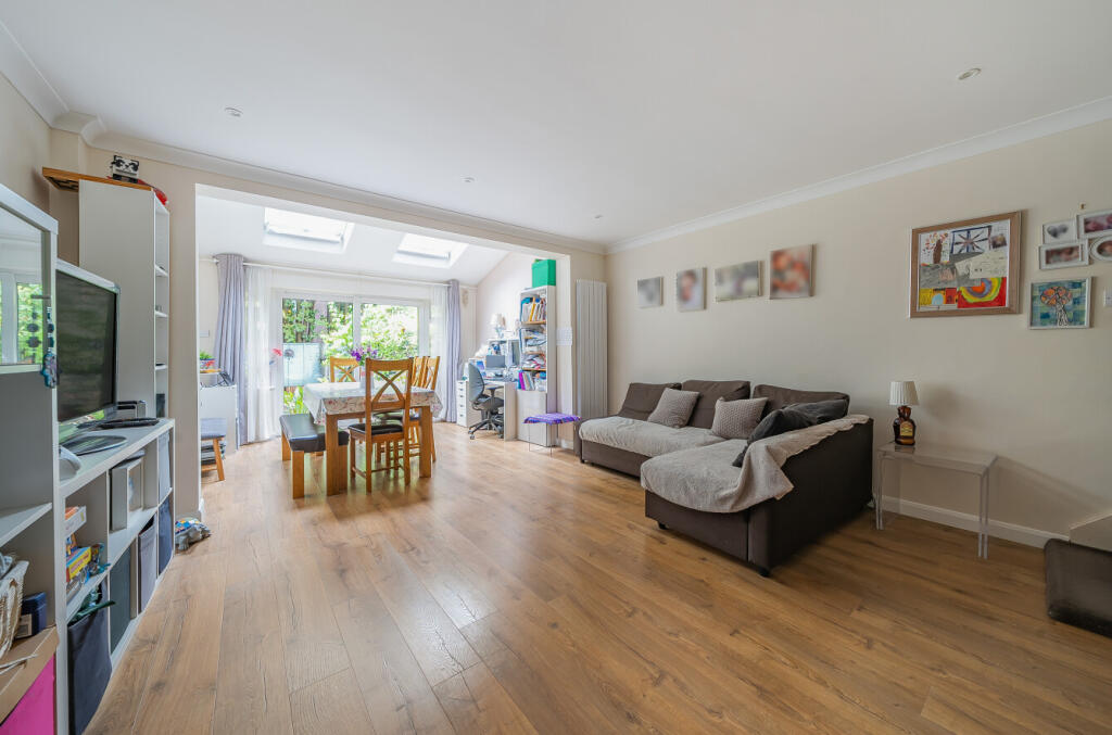 House in Watford - View 3