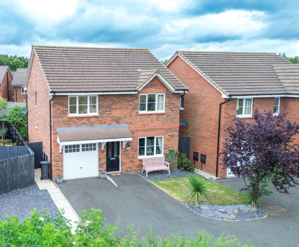 4-bed detached on Oak Drive, Mold, CH7 6WH, £370,000