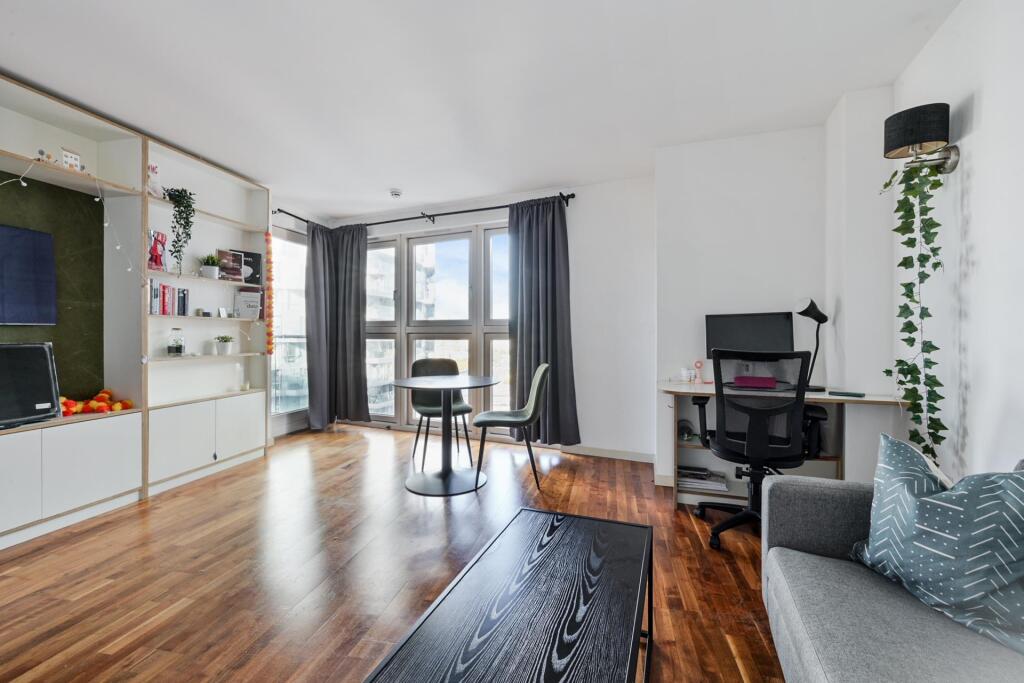 Main image of property: New Providence Wharf, 1 Fairmont Avenue, E14