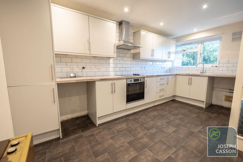 Almond Tree Close, Bridgwater, TA6 photo 3