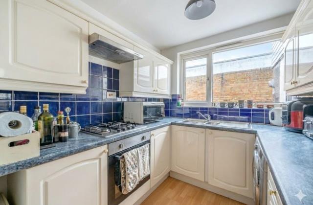 2-bed flat on High Street, Horsell, Woking, £280,000