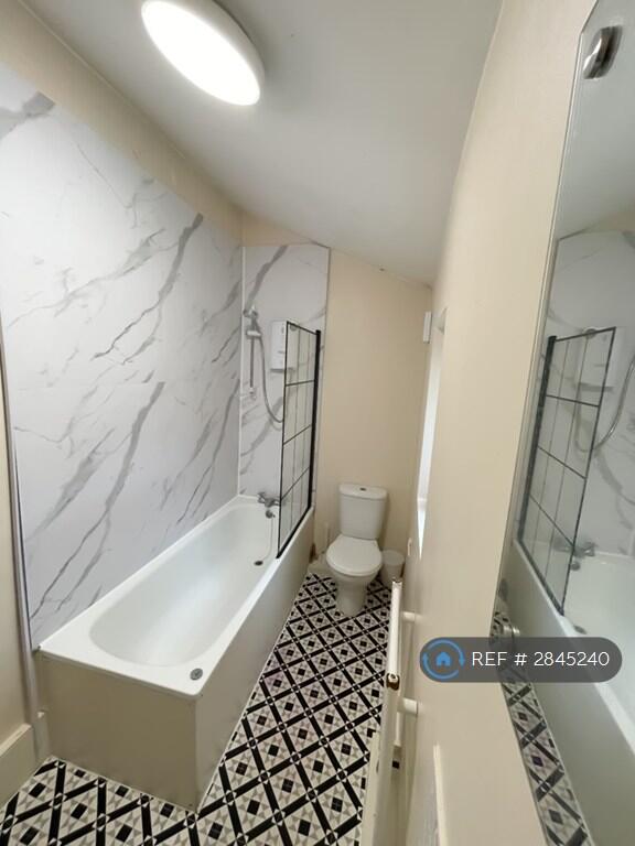 5 bedroom terraced house for rent