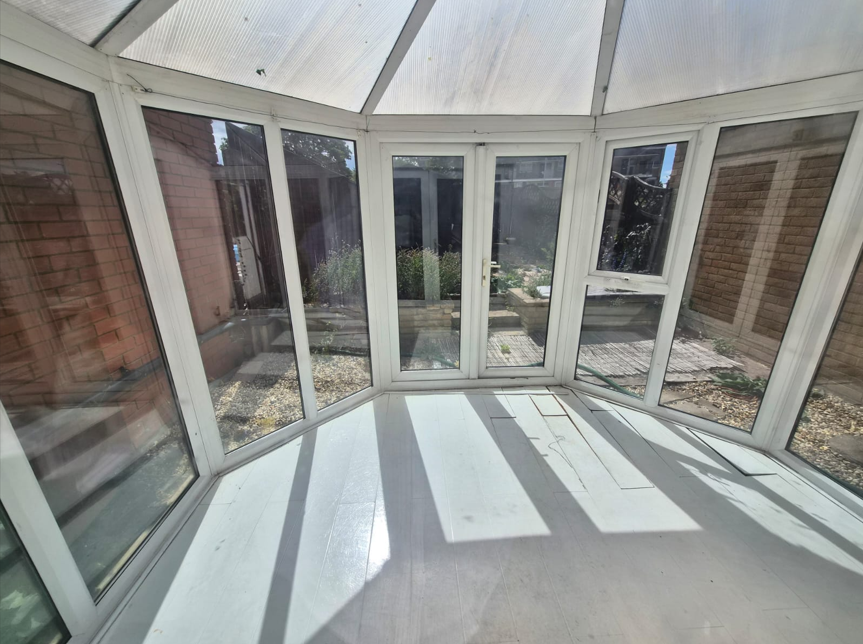 House in Luton - View 4