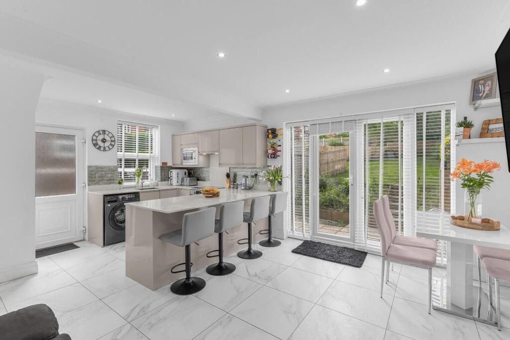 House in Leeds - View 2