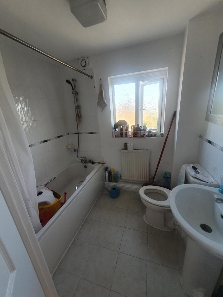 Allerton, BD8 photo 4