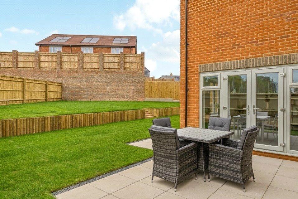 House in Stratfield Mortimer, Mortimer - More