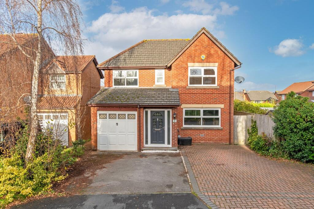 4-bed detached on Pennington Close, Frodsham, WA6, £360,000