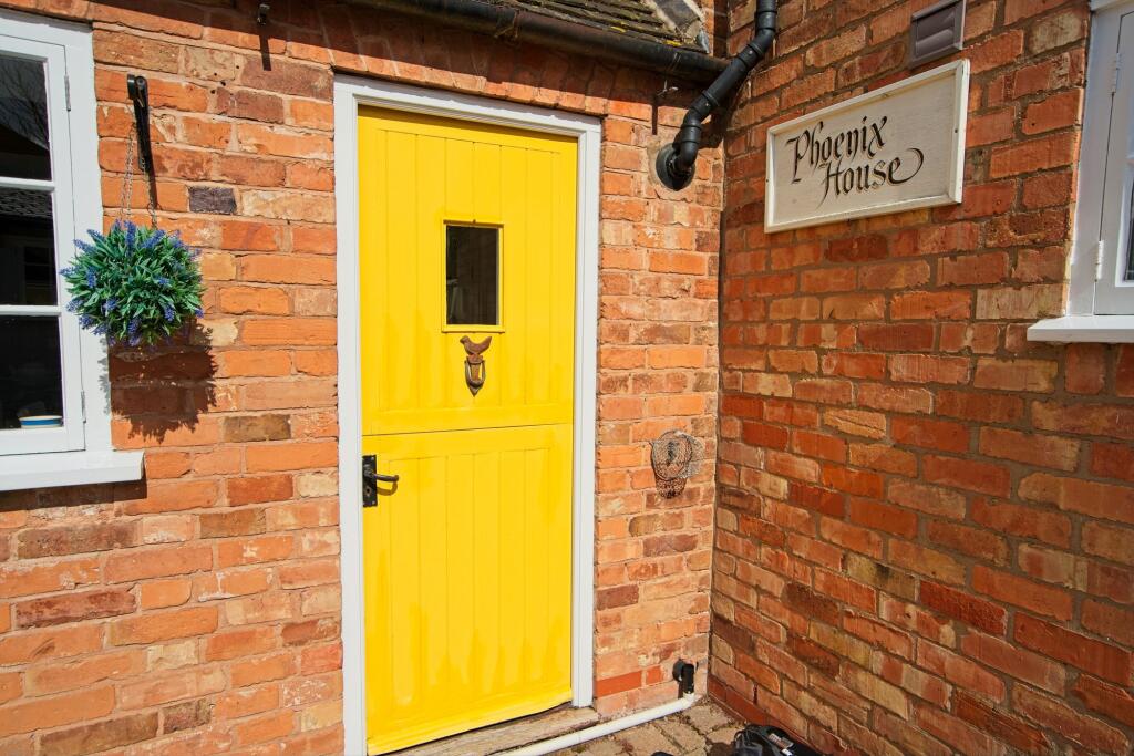 Main image of property: High Street, Harbury, CV33