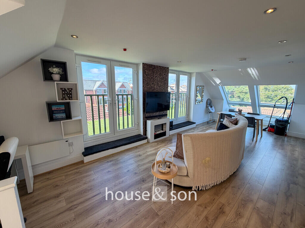 Apartment in Bournemouth, West Cliff - View 2