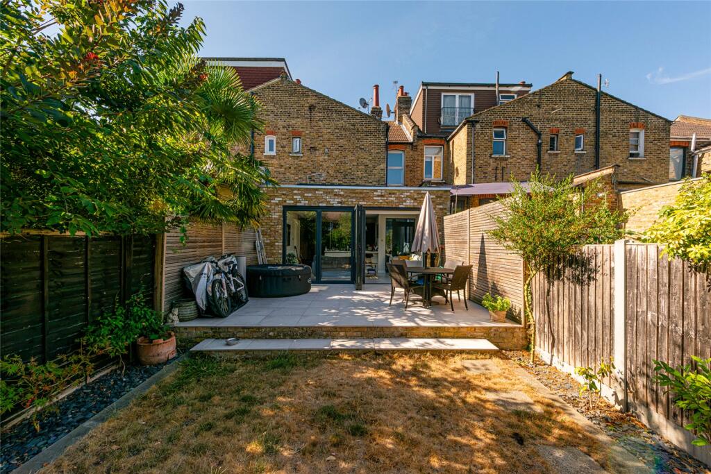 Main image of property: Eaton Park Road, Palmers Green, London, N13