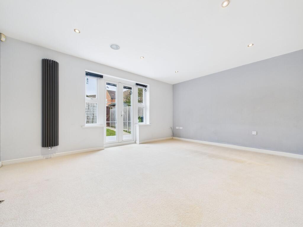 Foxglove Close, Yaxley, PE7 photo 3