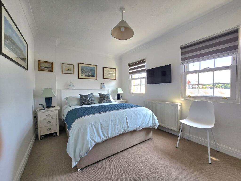 House in New Forest, Lymington, Lymington and Pennington - More