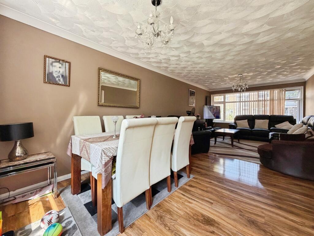 House in Rushmoor, Totland, Farnborough - View 3
