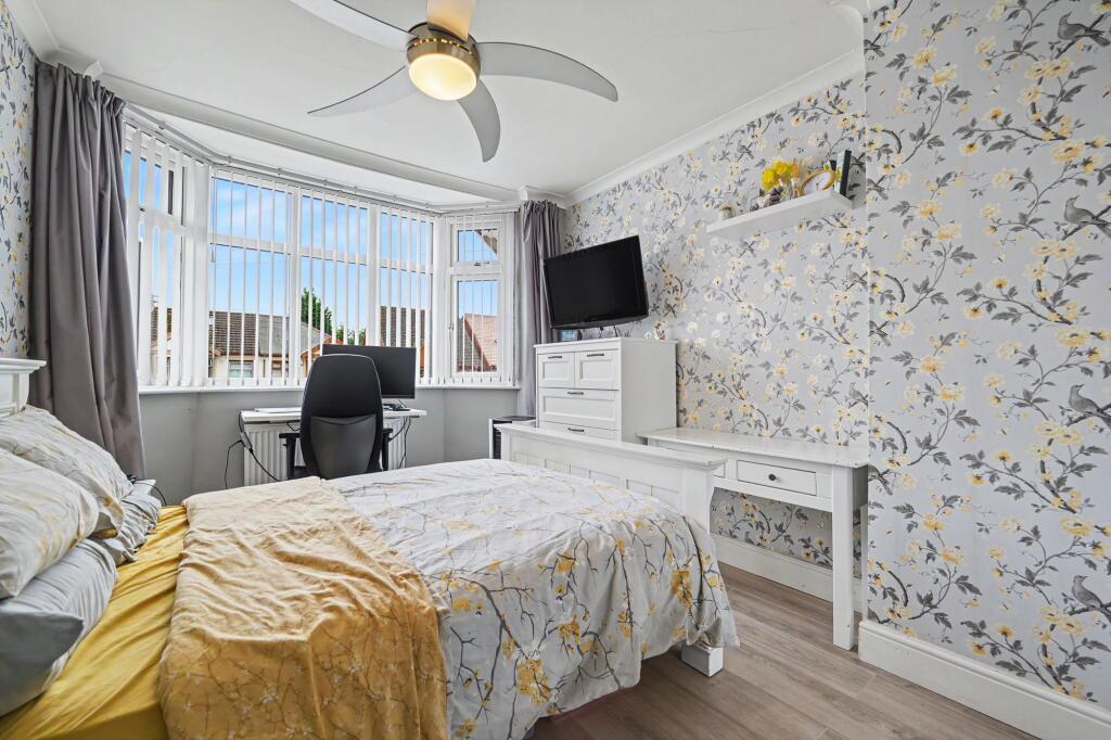 House in Nuneaton and Bedworth, Warwickshire - More
