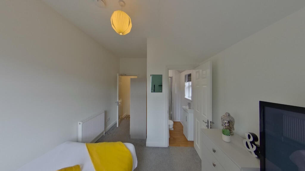 House in Hull - View 5