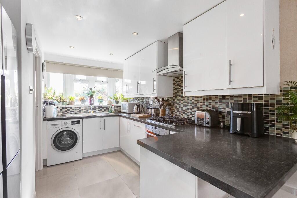 Allard Close, Waltham Cross, Hertfordshire, EN7 photo 3