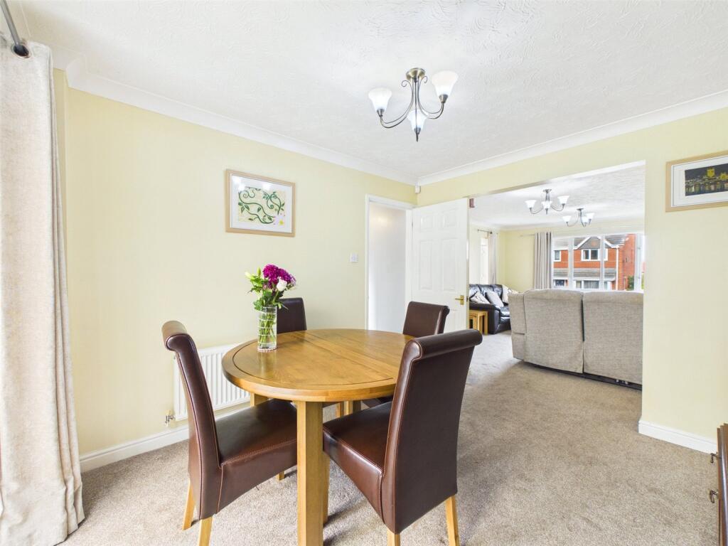 House in Worcester - View 5