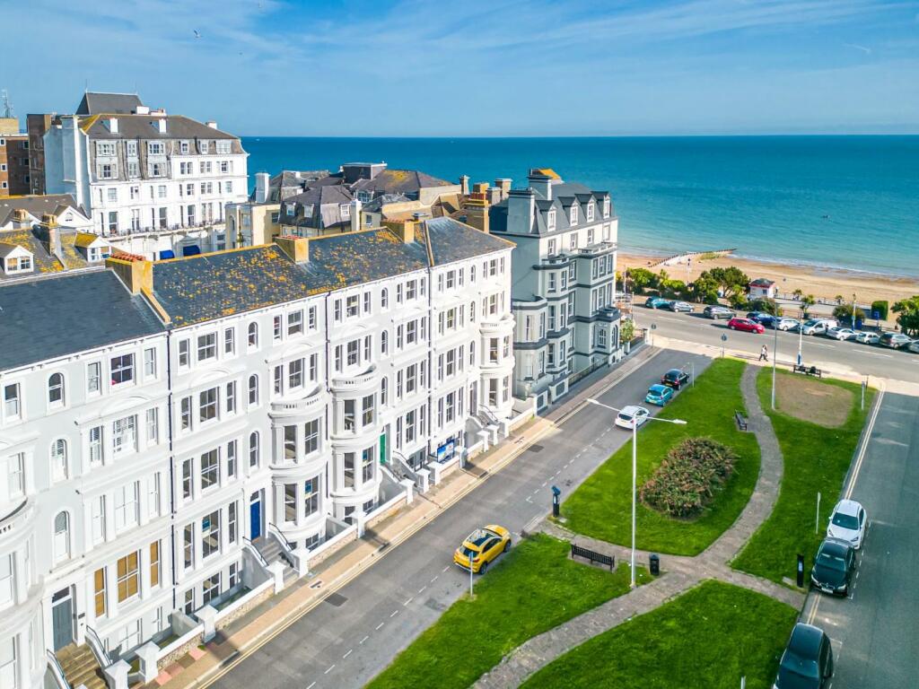 Apartment in Eastbourne, East Sussex - View 2