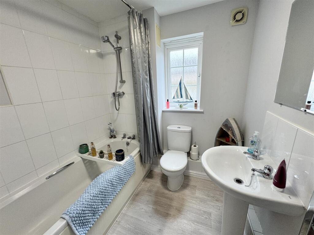 Apartment in Mansfield, Nottinghamshire - More