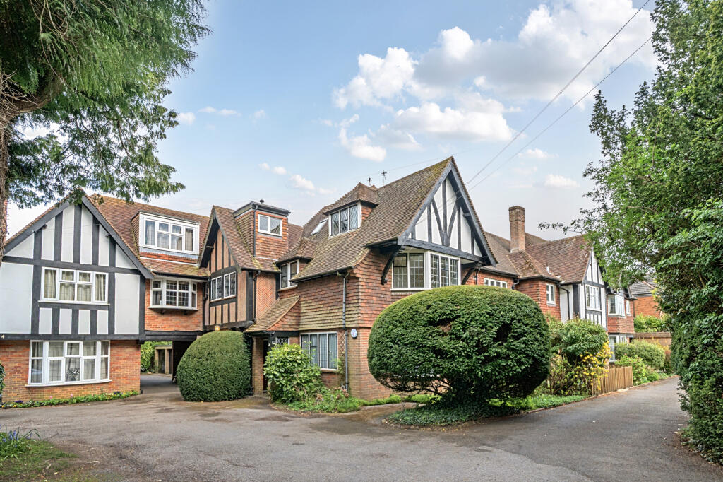 Main image of property: Chesham Road, Amersham, HP6