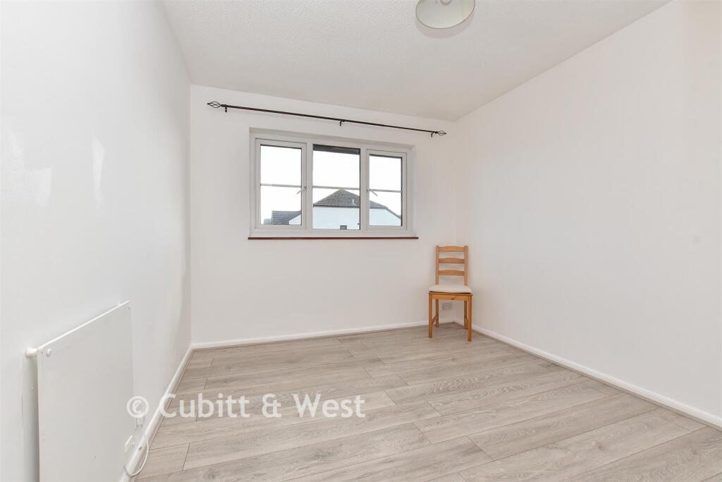 Apartment in Sutton - View 3