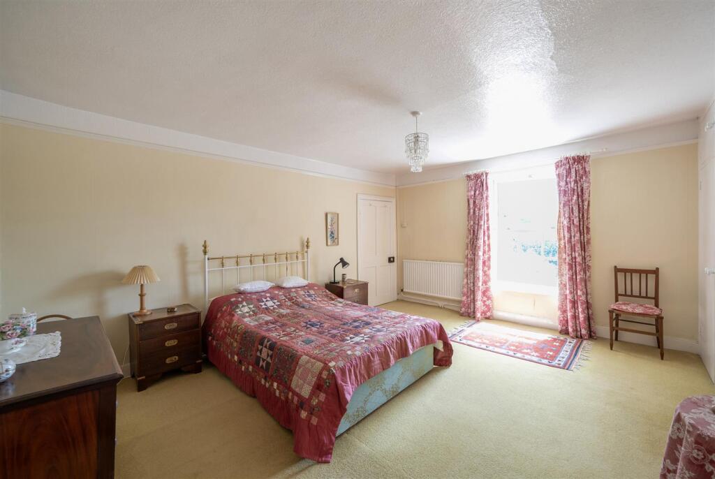 House in Taunton, Staplehay - More