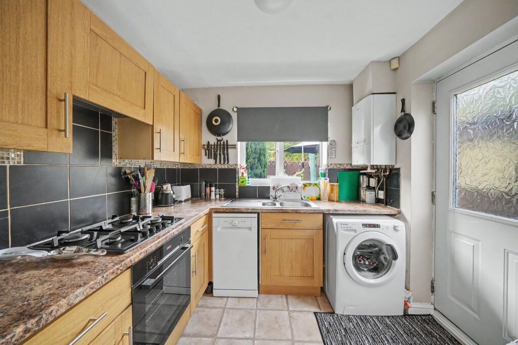 House in Huddersfield - View 4