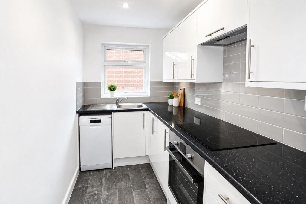 Apartment in Sutton - View 4