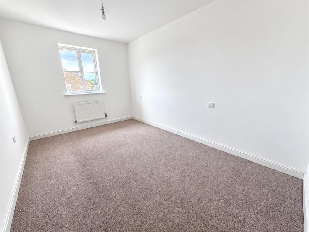 Apartment in Calderdale, Thornhills - View 4