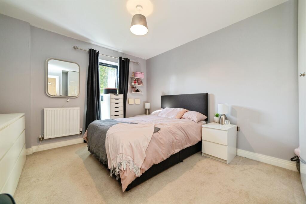 Apartment in Welwyn Hatfield, Hertfordshire - View 5