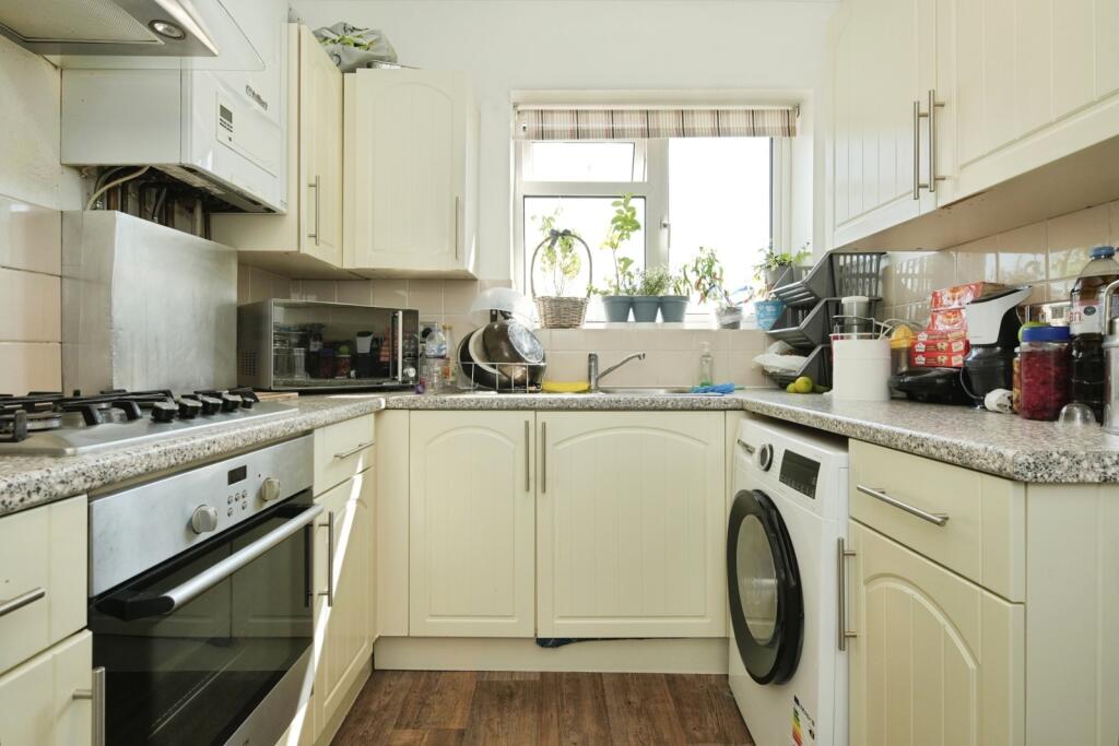 Apartment in Brighton - View 3