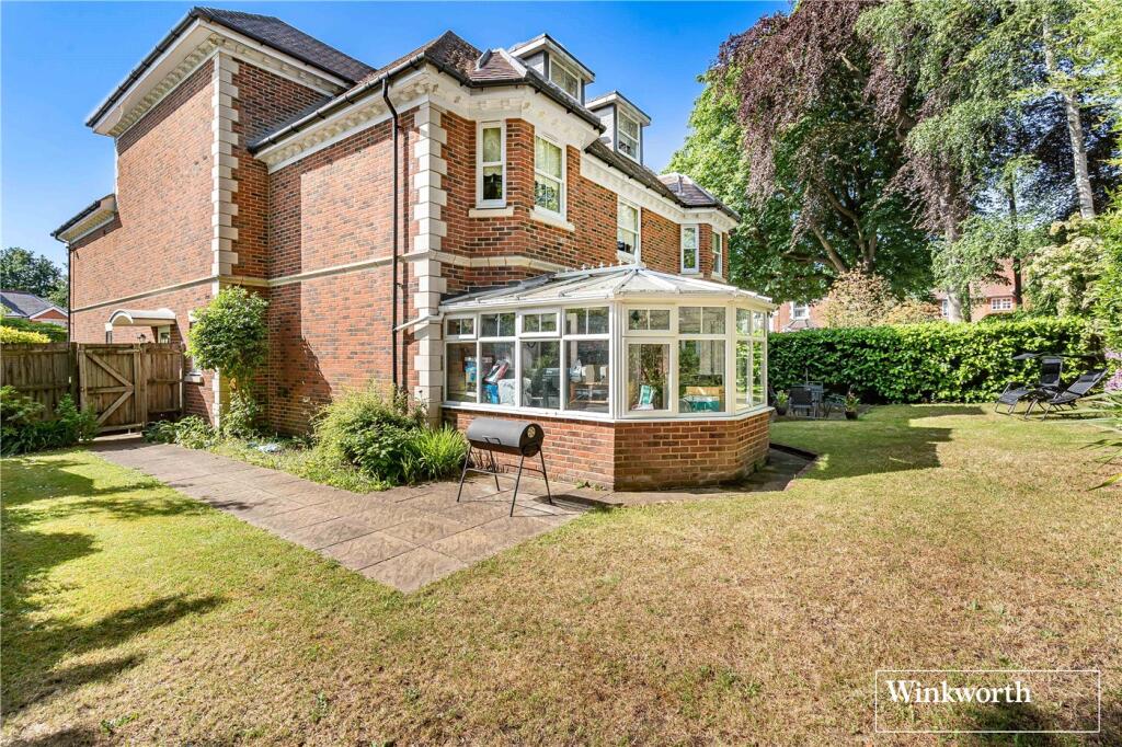 2-bed flat on Onslow Road, Sunningdale, Berkshire, SL5, £525,000