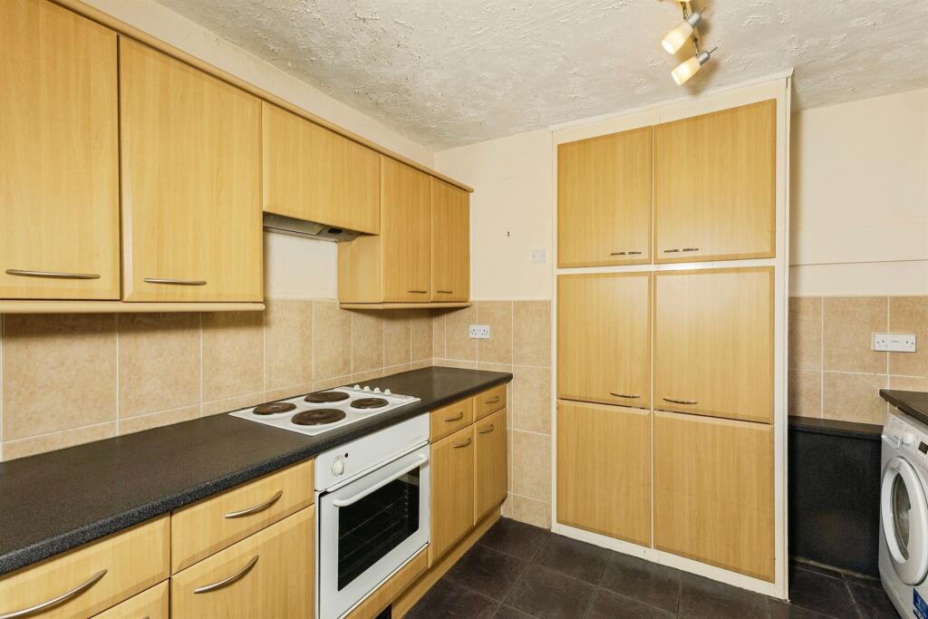 Apartment in Reading, Earley - View 3